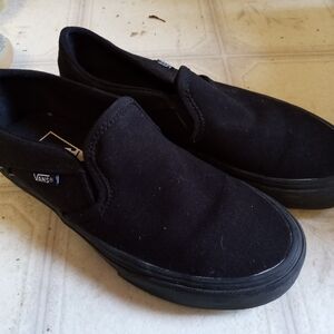 Women's Sz. 6 Black Vans SlipOns